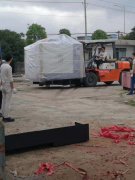 鼎亚CNC855L三线立式加工中心送达昆山刘总工厂，鞭炮齐鸣！